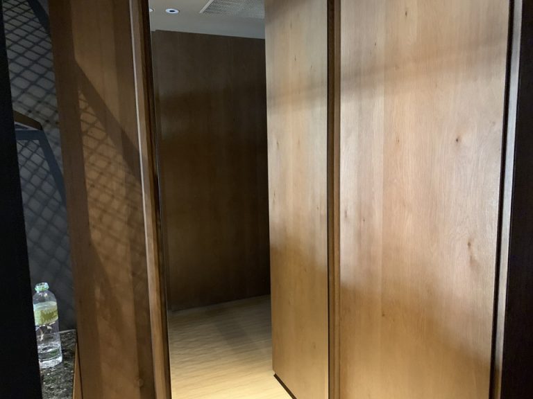 客室_クローゼット(閉じた状態)