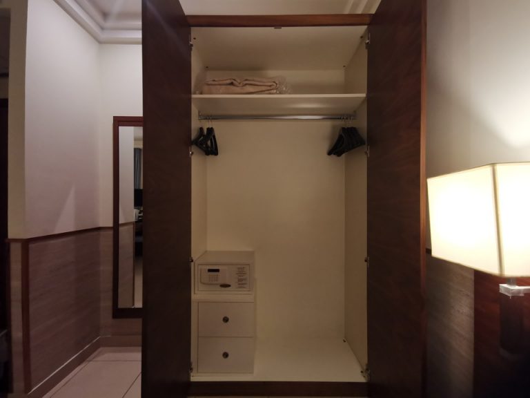 クローゼット(開けた状態)