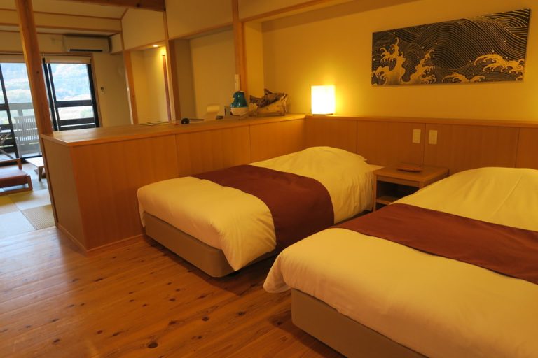 入口側から見た部屋全体