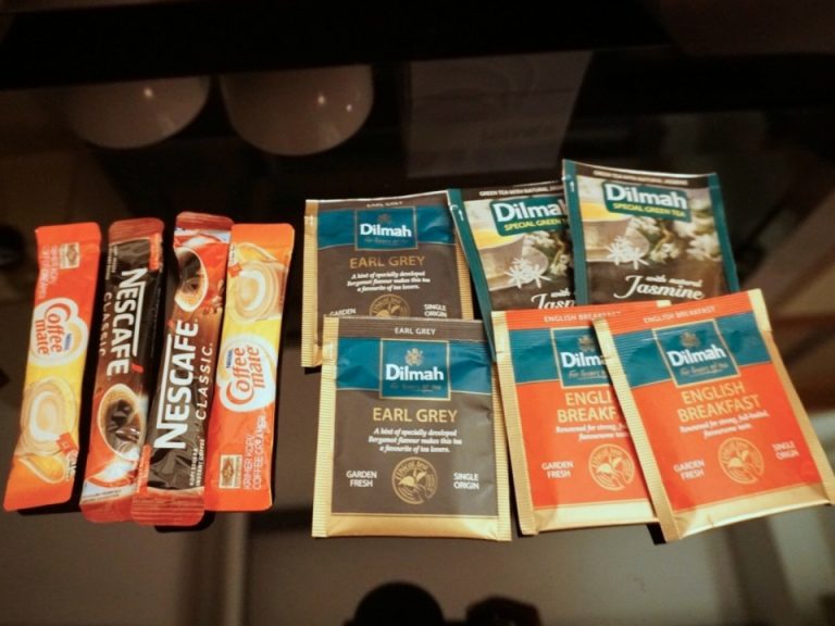 紅茶とネスカフェ