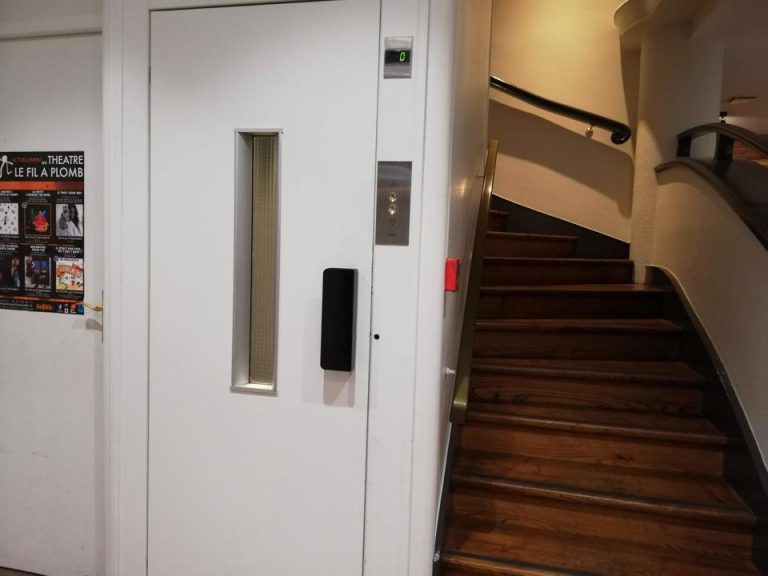 エレベーターホールフロント階