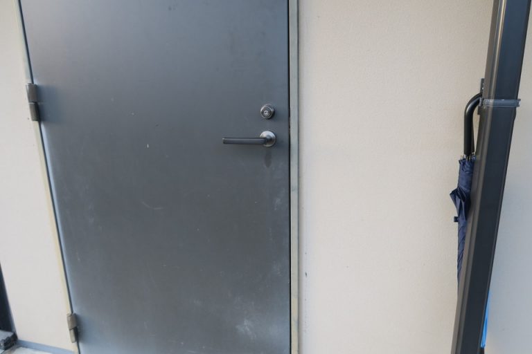 客室ドア外観