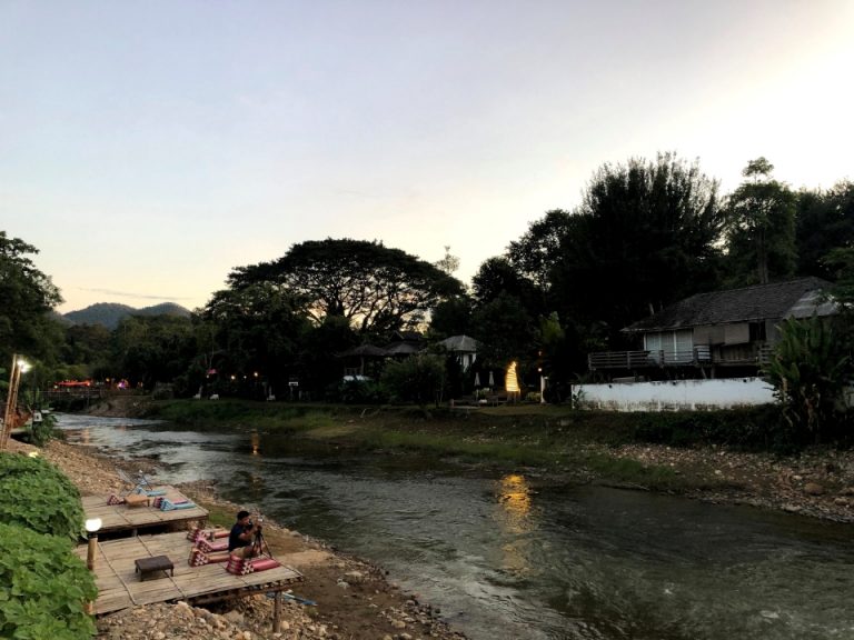 ホテル近くの川