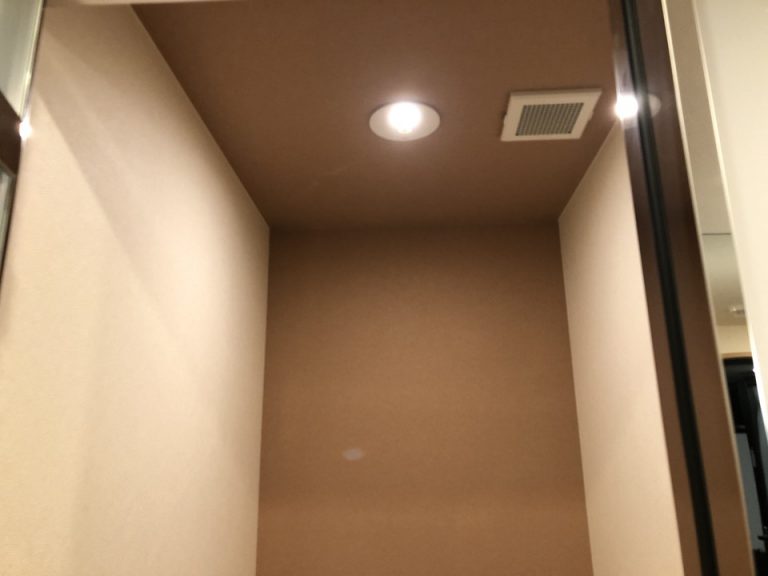 トイレのライトは人感センサーライト