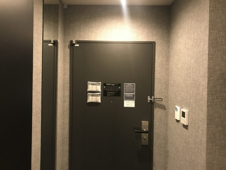 入り口ドア