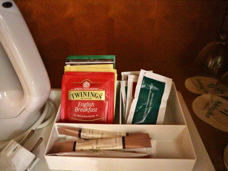 コーヒー、紅茶、緑茶があります