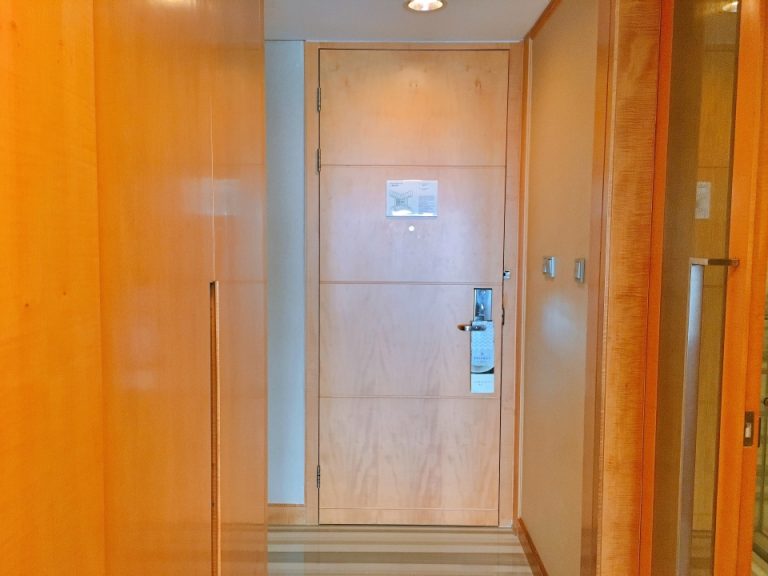 客室ドア中から