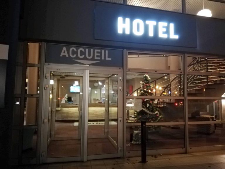 エントランス外観1