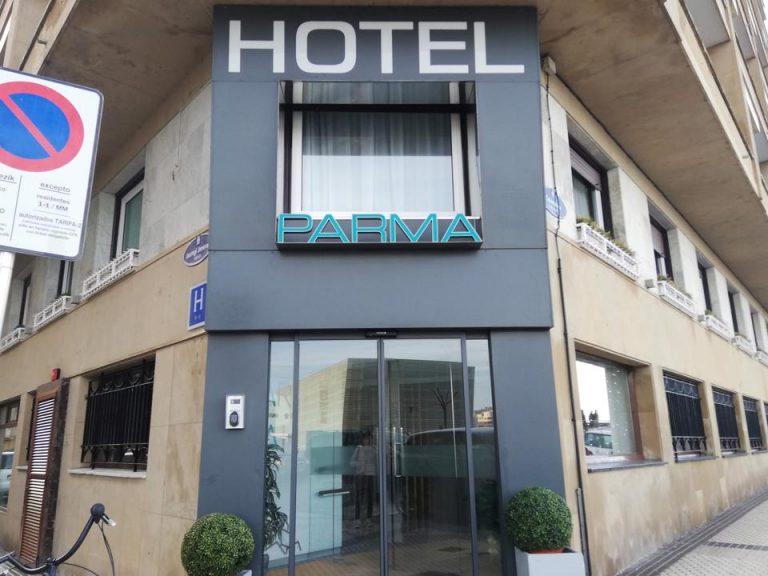 エントランス外観1