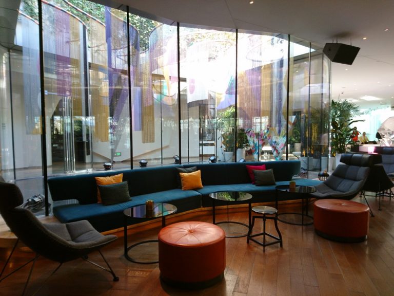 4階ロビーフロア「WOOBAR」