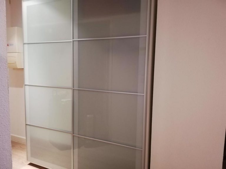 クローゼット外観(閉じた状態)2