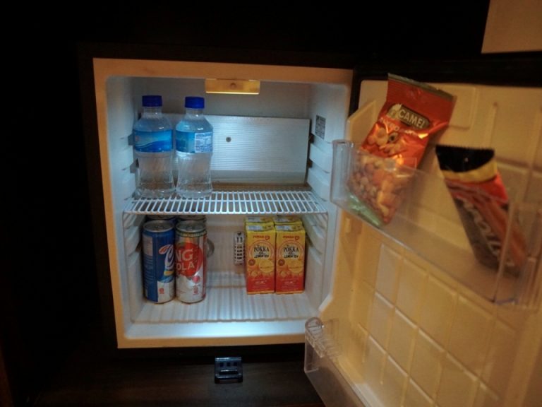 冷蔵庫にはお菓子と飲み物