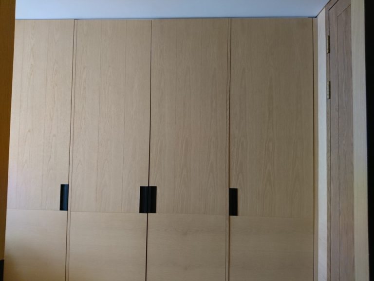 クローゼット外観(閉じた状態)