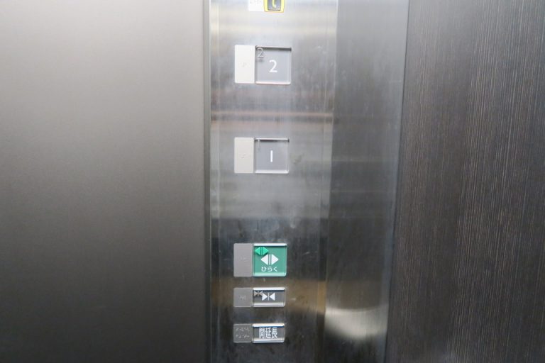 客室棟エレベーターボタン