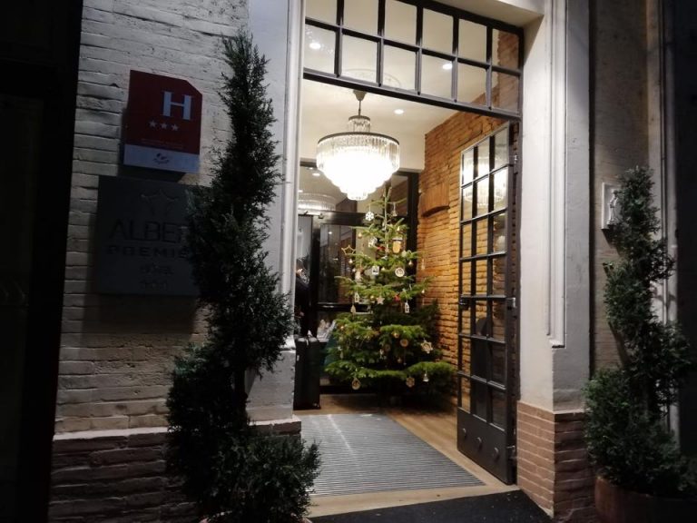 エントランス外観2