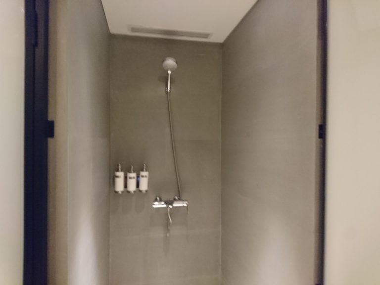 プール更衣室シャワー