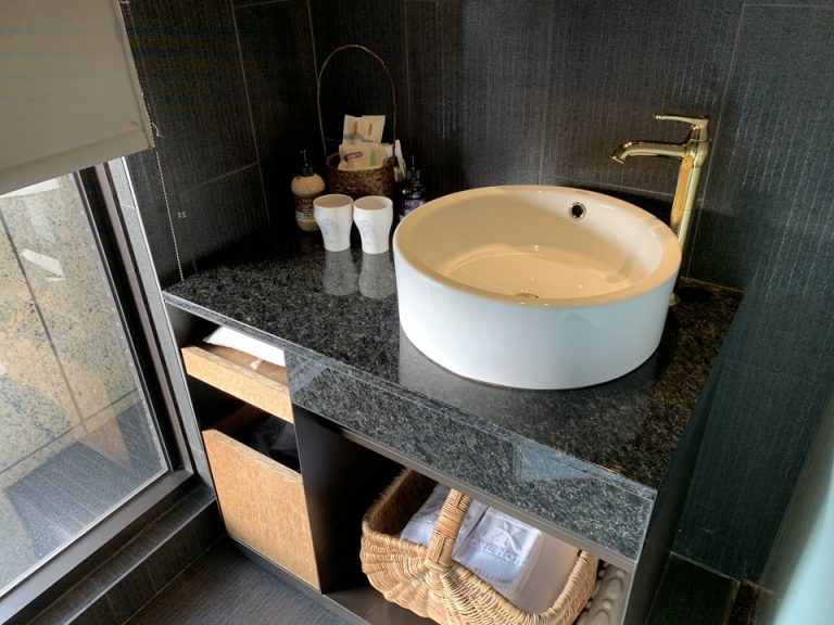 客室のバス・トイレ_洗面台全体