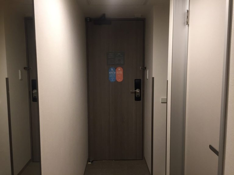 客室入口内観ドア
