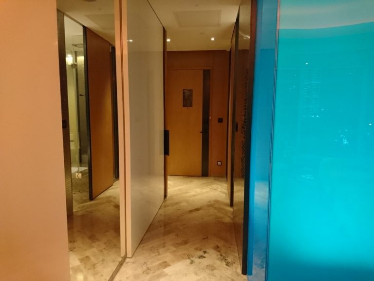 客室入口内観ドア