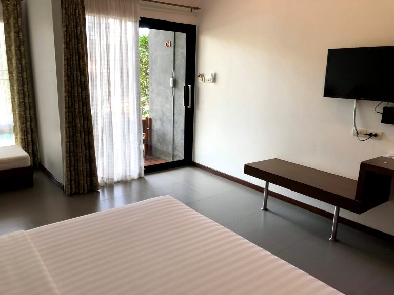 客室入口内観ドア