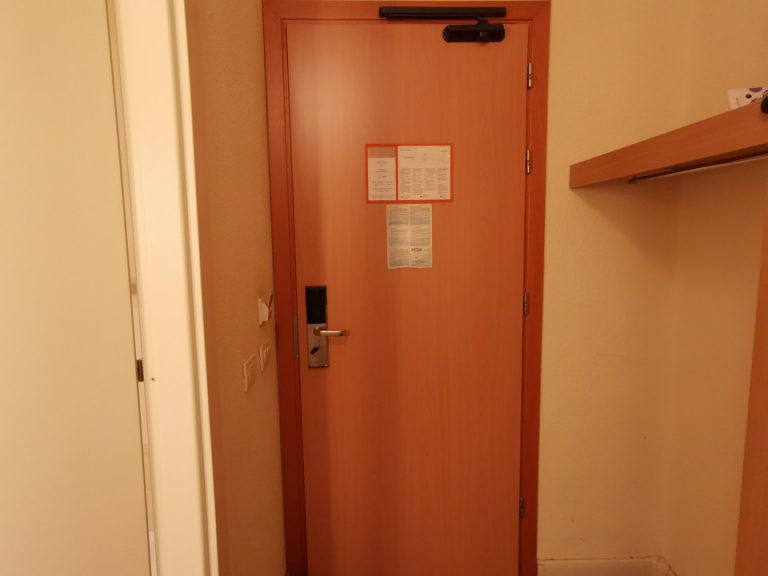 客室入口内観ドア