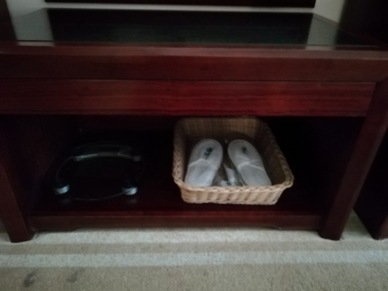 スリッパと体重計