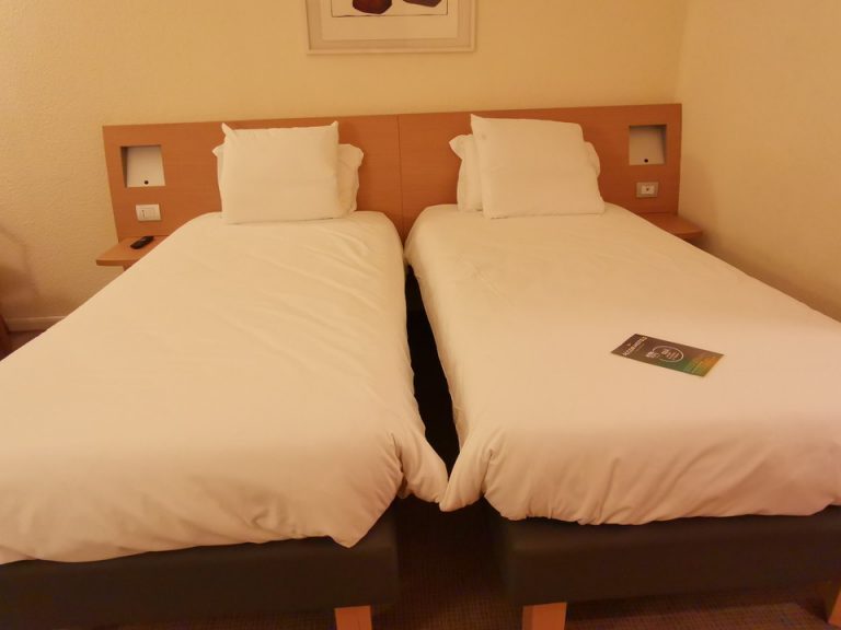 シングルベッド2台