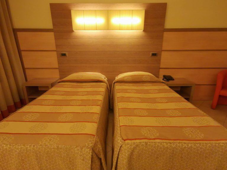 シングルベッド2台