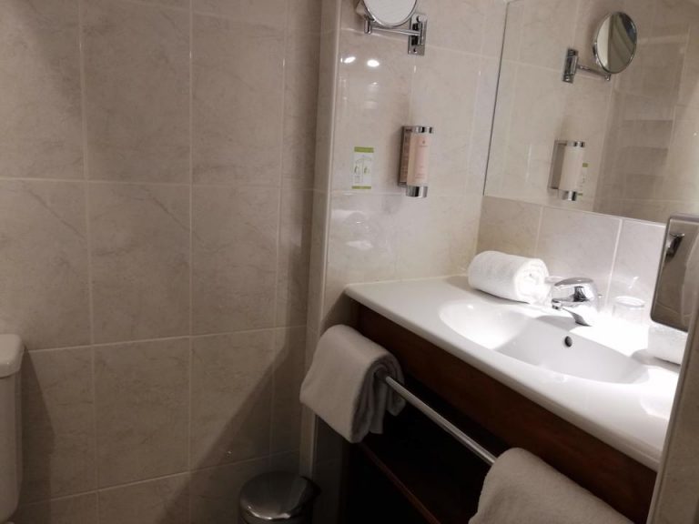 バスルーム入口から全体2