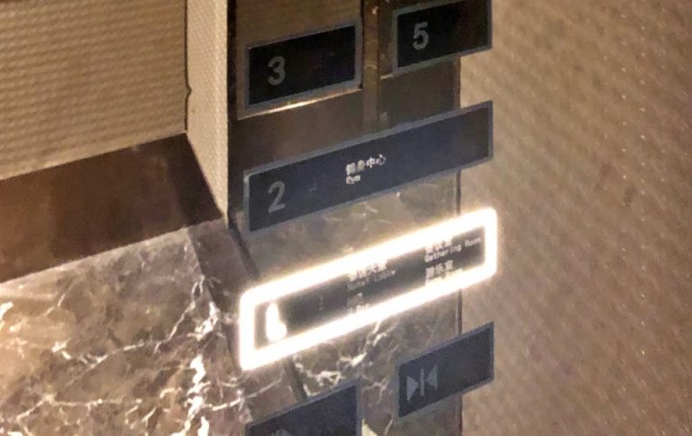 エレベーターの階数ボタン