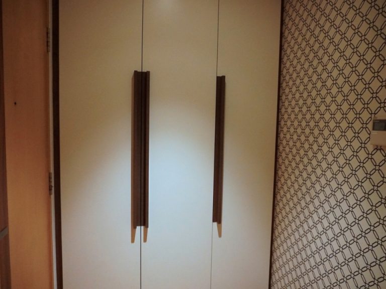 入り口扉横のクローゼット