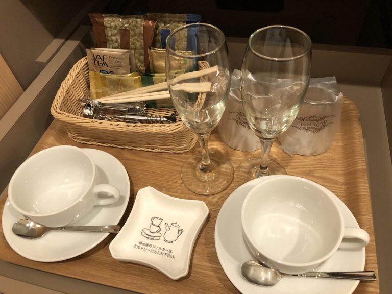 クローゼットにカフェコーナー グラス