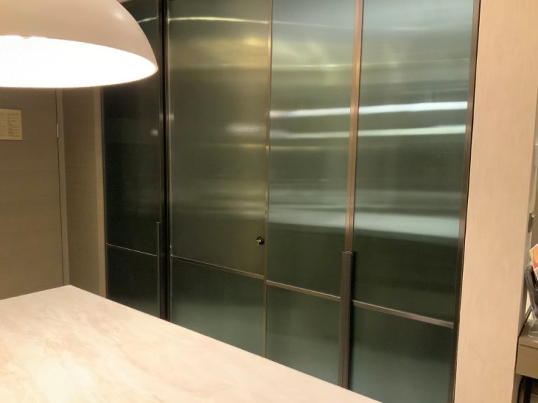 洗面台とクローゼット外観