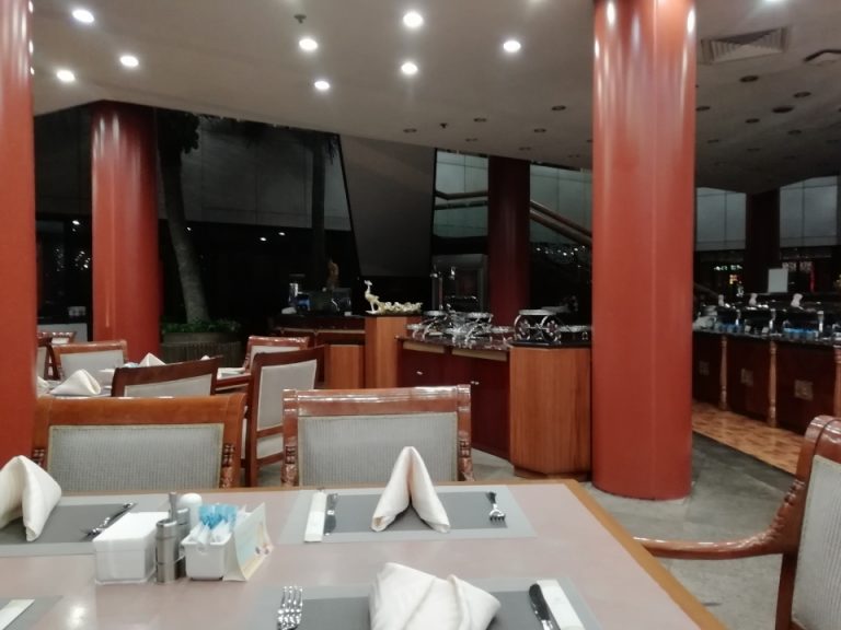 ビアガーデン テーブル