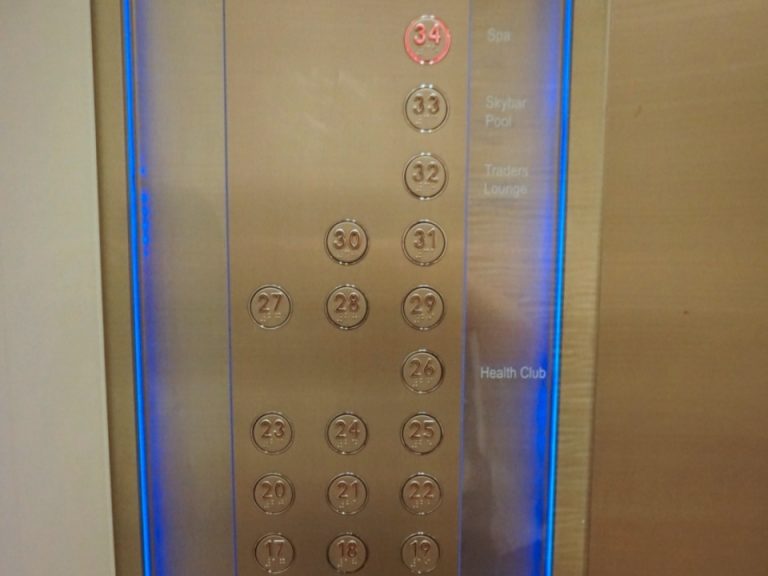 エレベーター高層階ボタン
