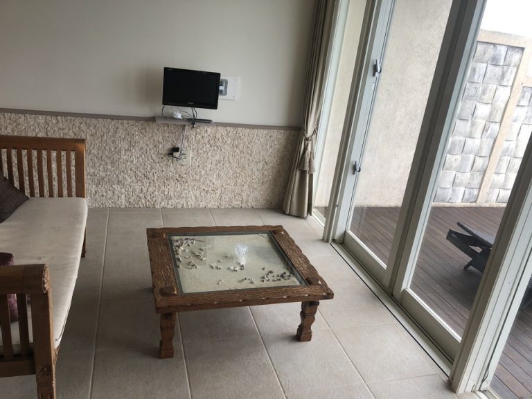 ベット方向からテレビ