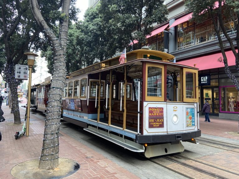 ケーブルカー乗り場