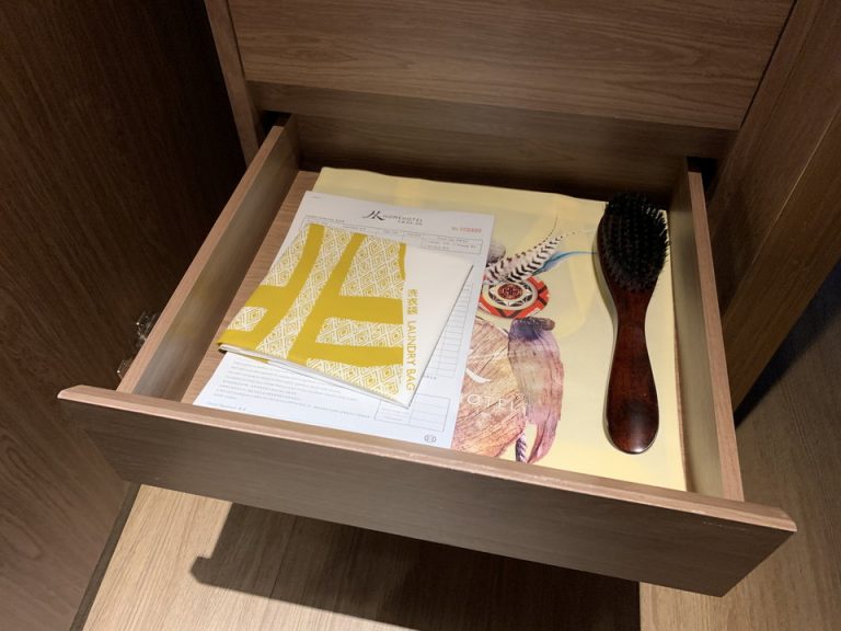 客室_クローゼット外観(開けた状態)_2