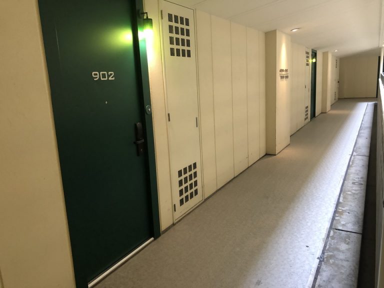 客室入口付近廊下