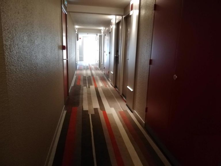 客室入口付近廊下