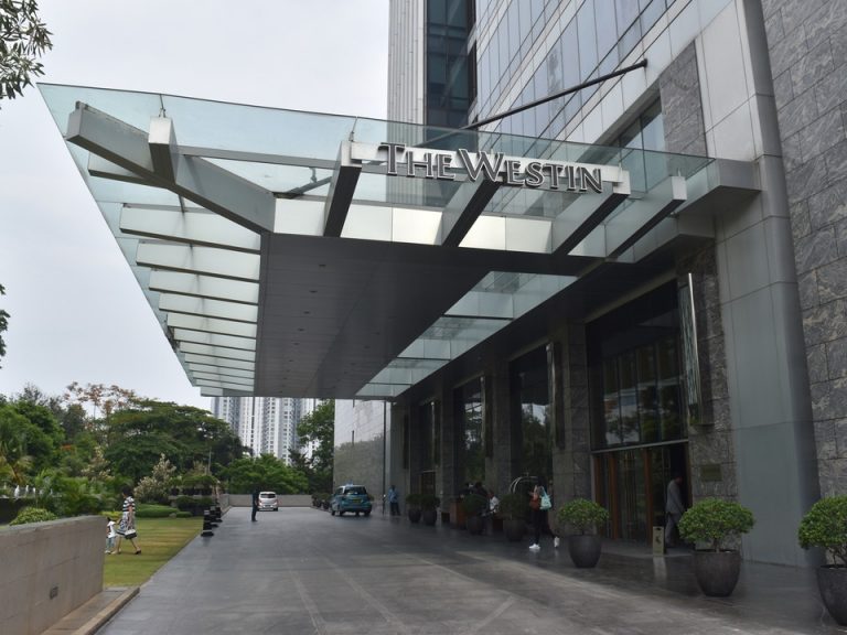 エントランス外観01