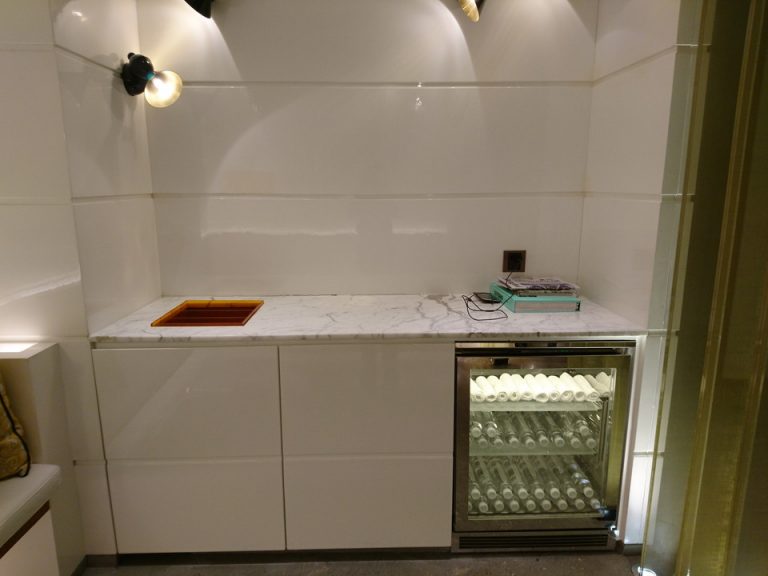 更衣室内ドリンクコーナー