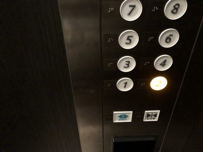 エレベーターボタン