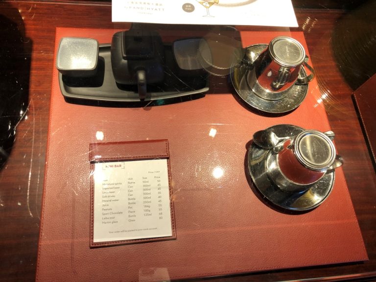 茶器とカップ