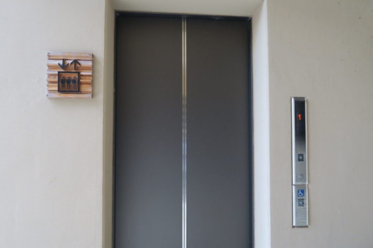 客室棟1階エレベーター