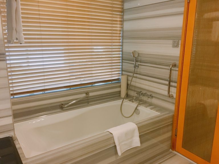 バスルーム浴槽