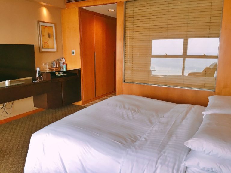 窓側から客室全体2