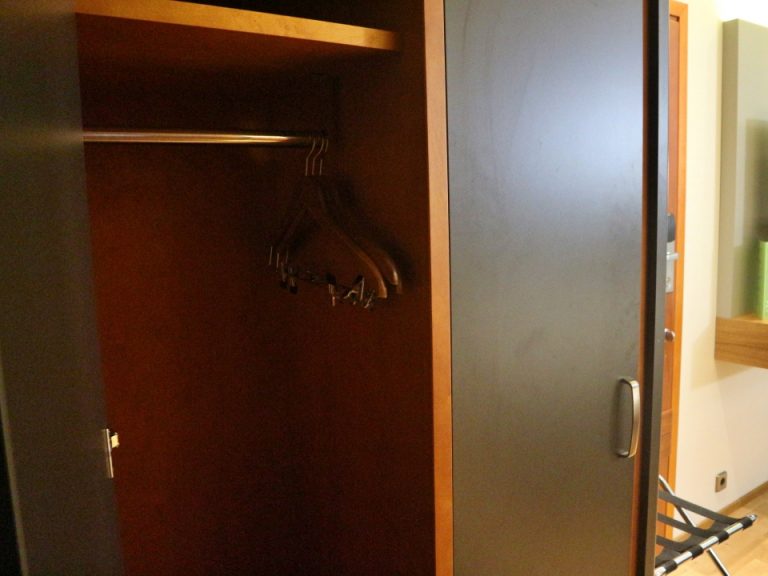 クローゼット内 (1)