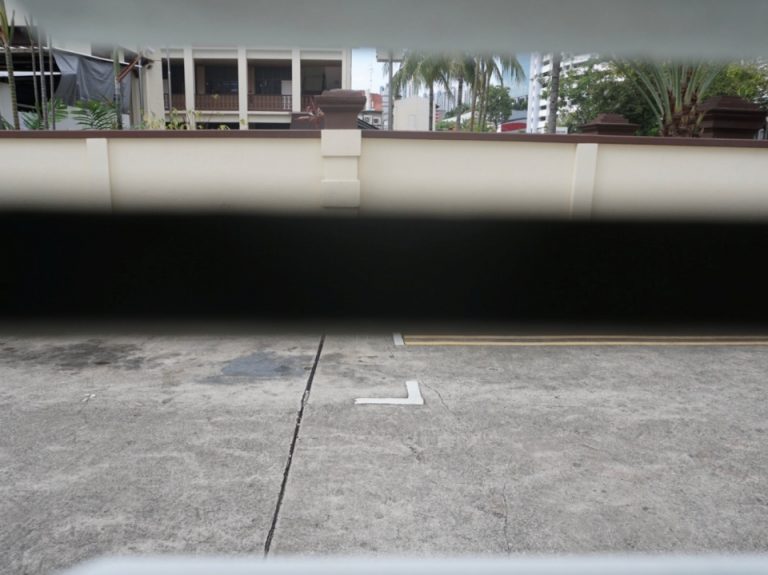 1階なので窓からの眺望は駐車場でした