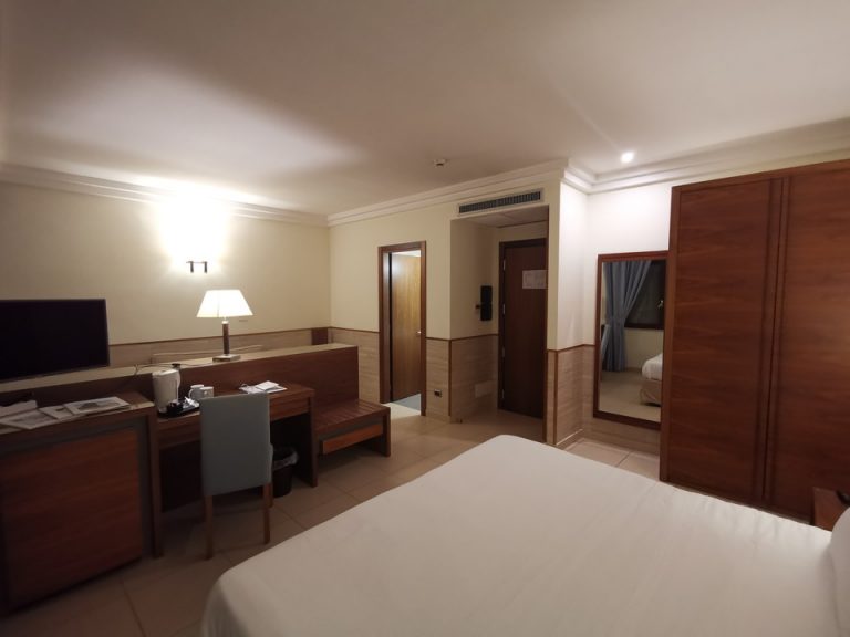 客室全体(ベッド側から)